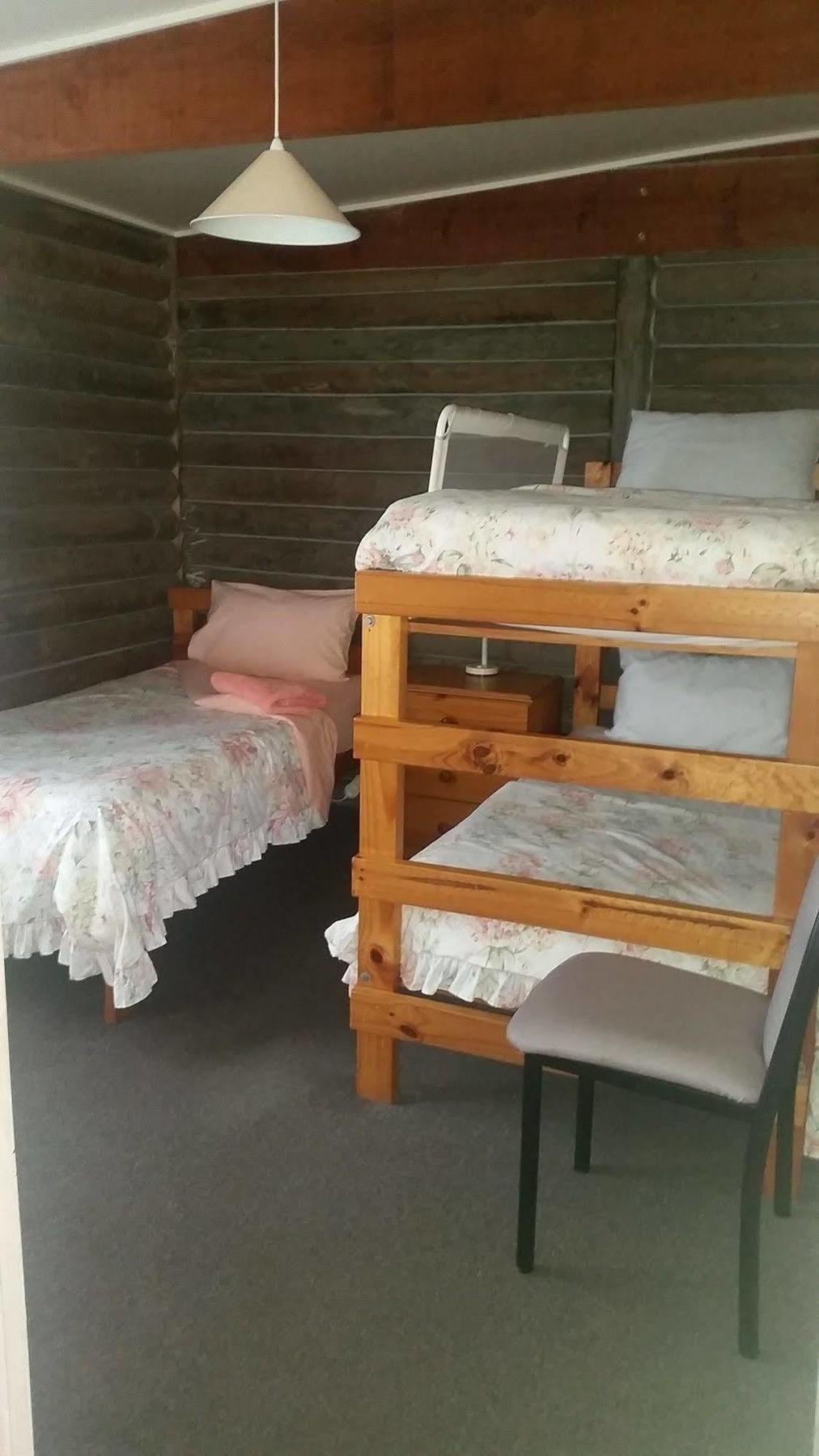 Lazy Acre Log Cabins Lakes Entrance Exterior foto