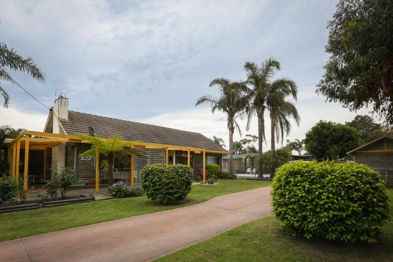 Lazy Acre Log Cabins Lakes Entrance Exterior foto