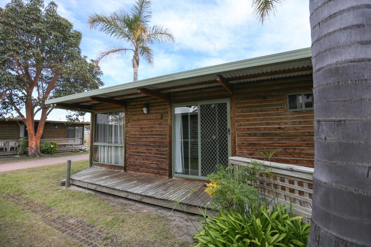 Lazy Acre Log Cabins Lakes Entrance Exterior foto