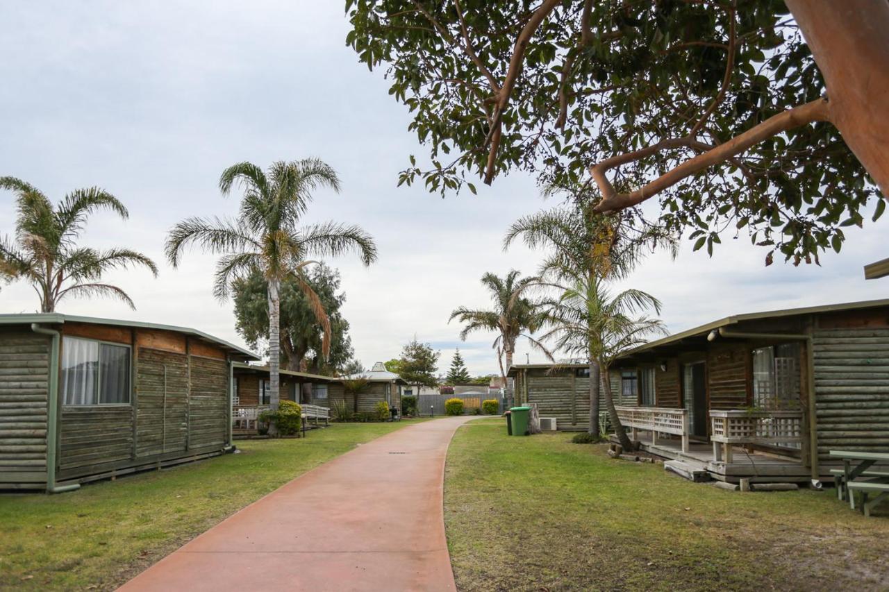 Lazy Acre Log Cabins Lakes Entrance Exterior foto