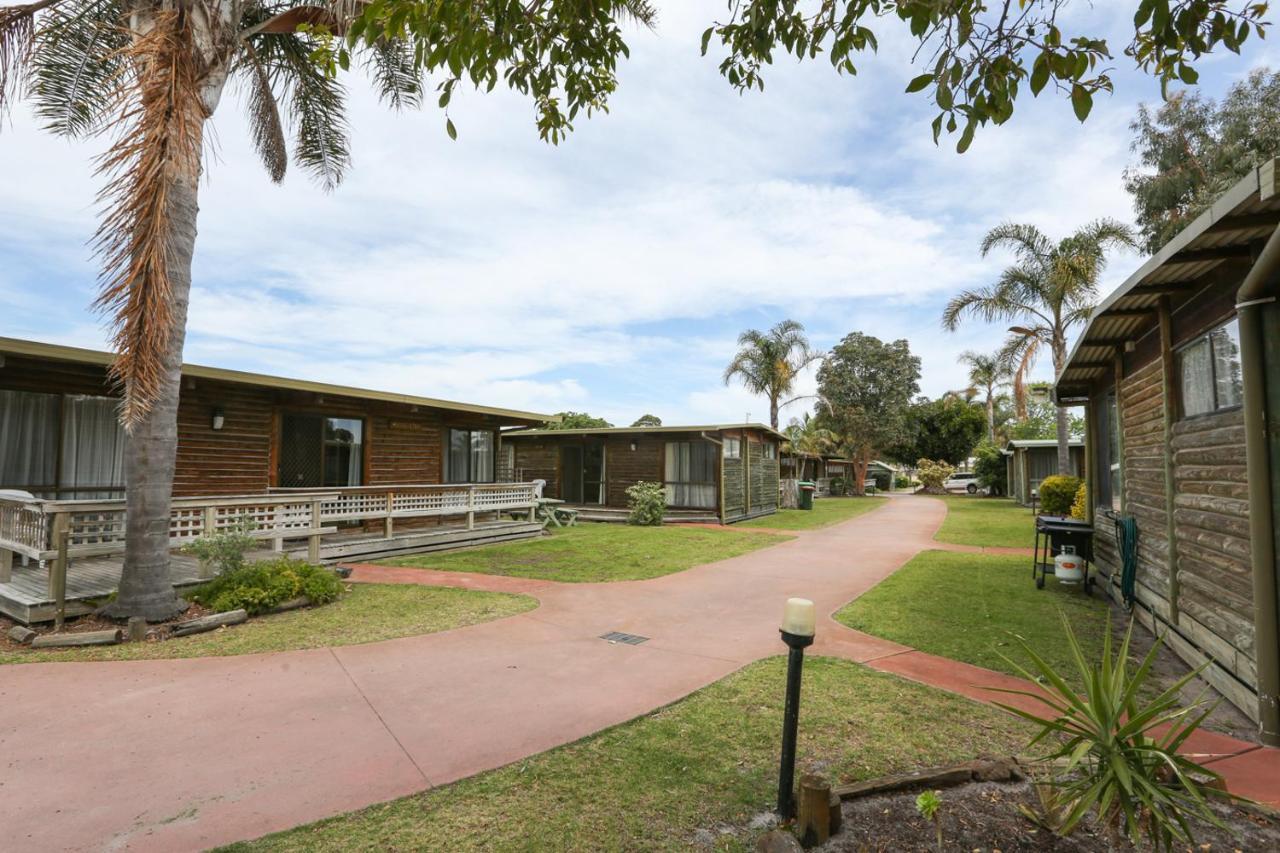 Lazy Acre Log Cabins Lakes Entrance Exterior foto