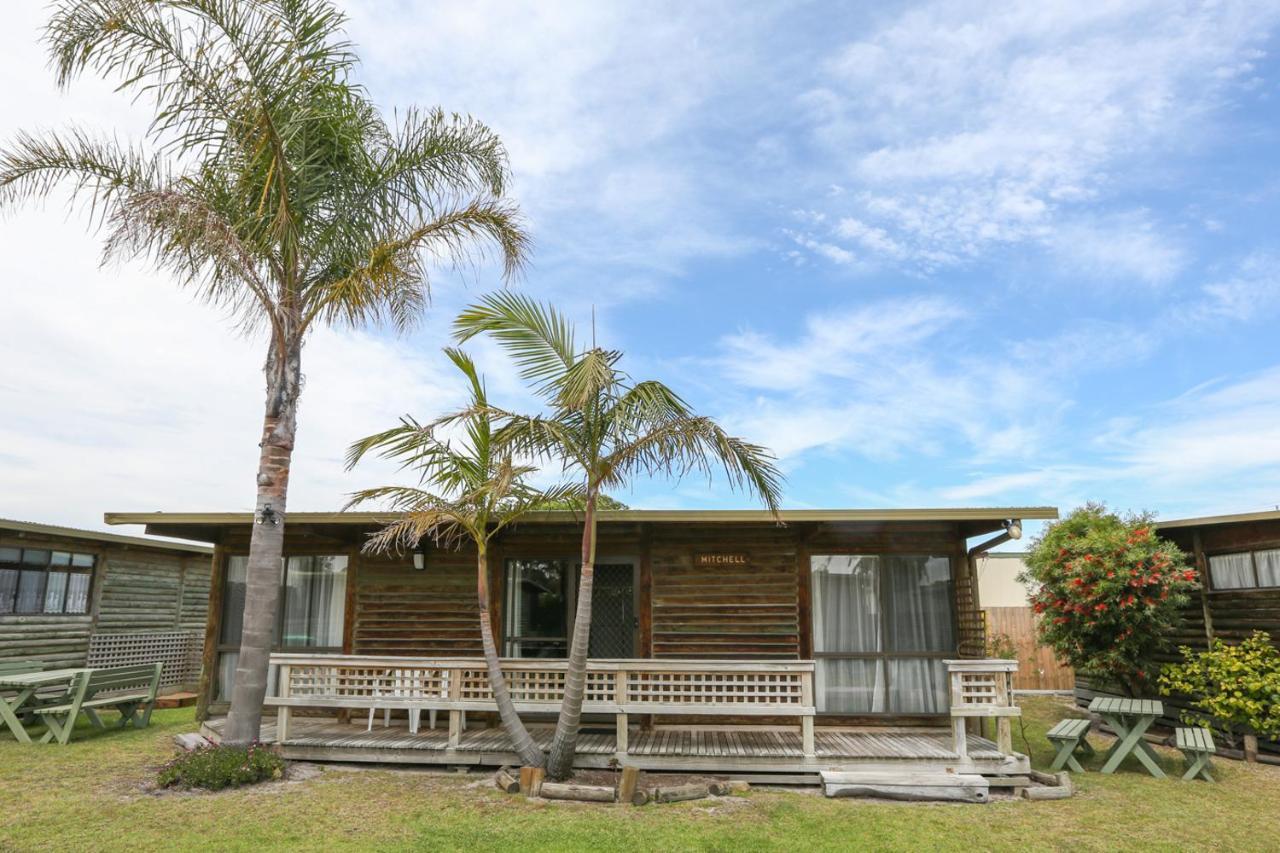 Lazy Acre Log Cabins Lakes Entrance Exterior foto