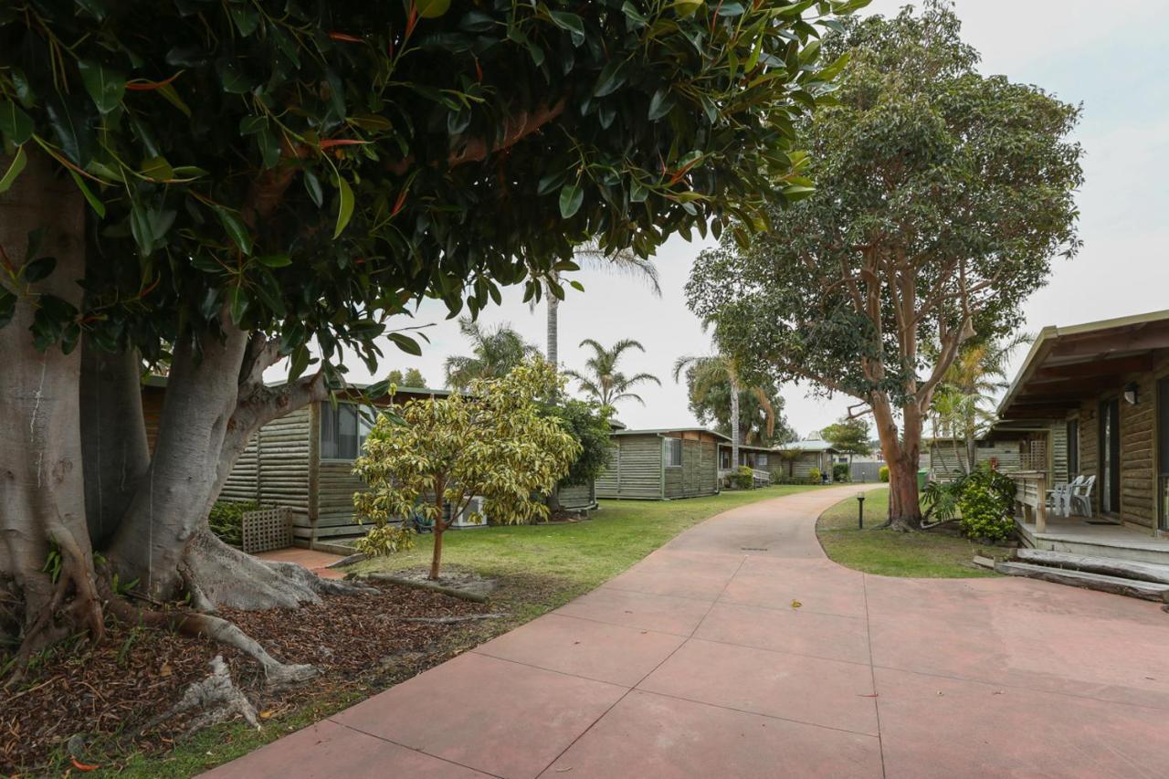 Lazy Acre Log Cabins Lakes Entrance Exterior foto
