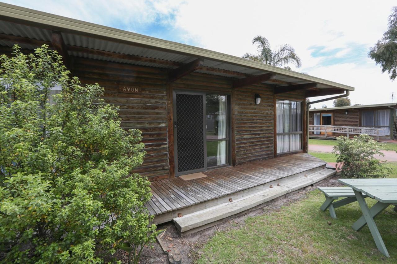 Lazy Acre Log Cabins Lakes Entrance Exterior foto