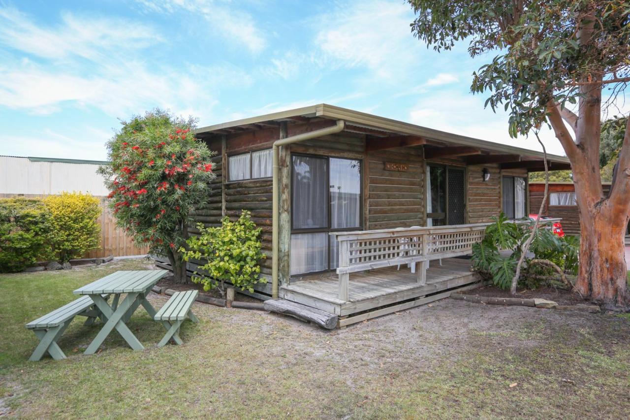 Lazy Acre Log Cabins Lakes Entrance Exterior foto