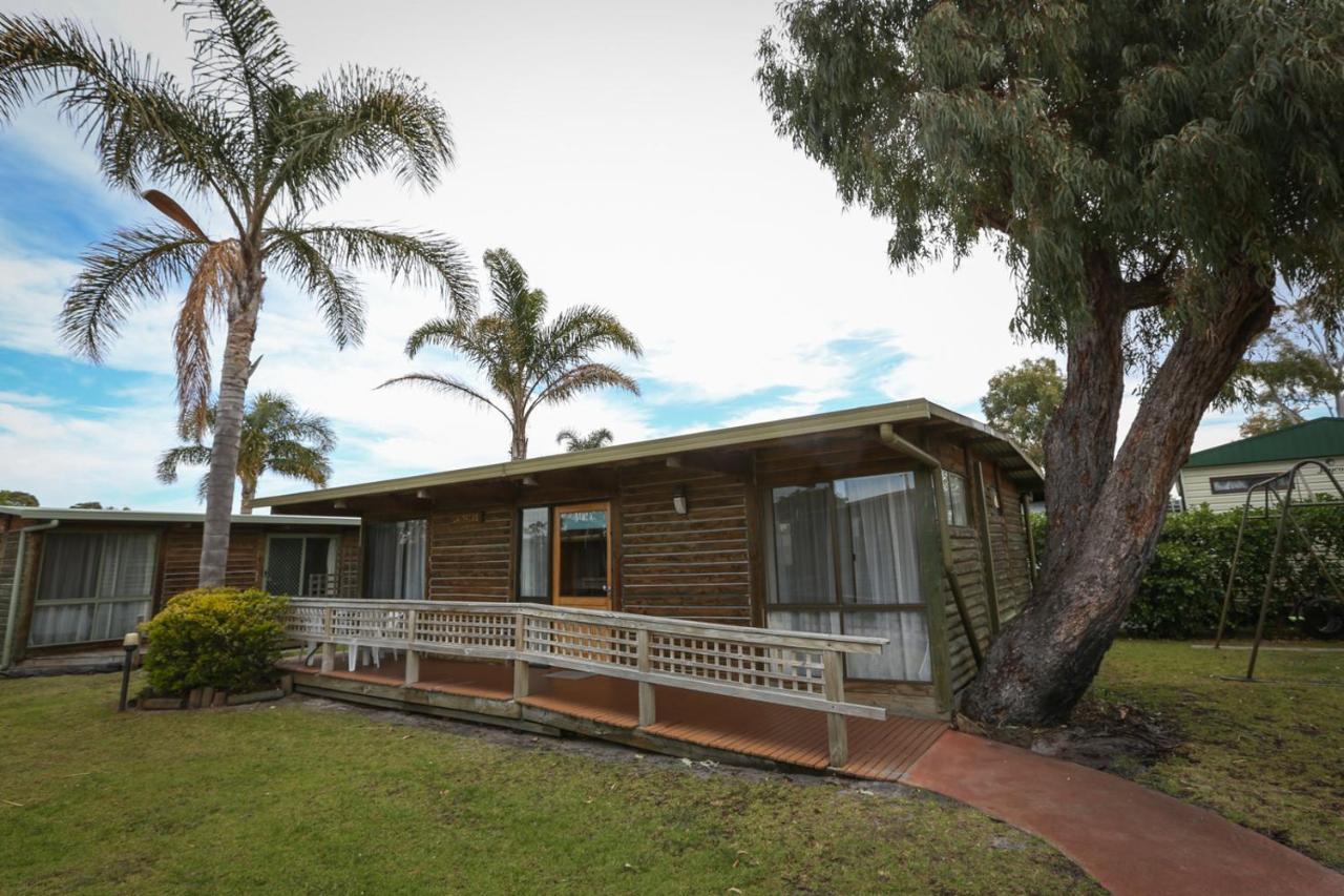 Lazy Acre Log Cabins Lakes Entrance Exterior foto