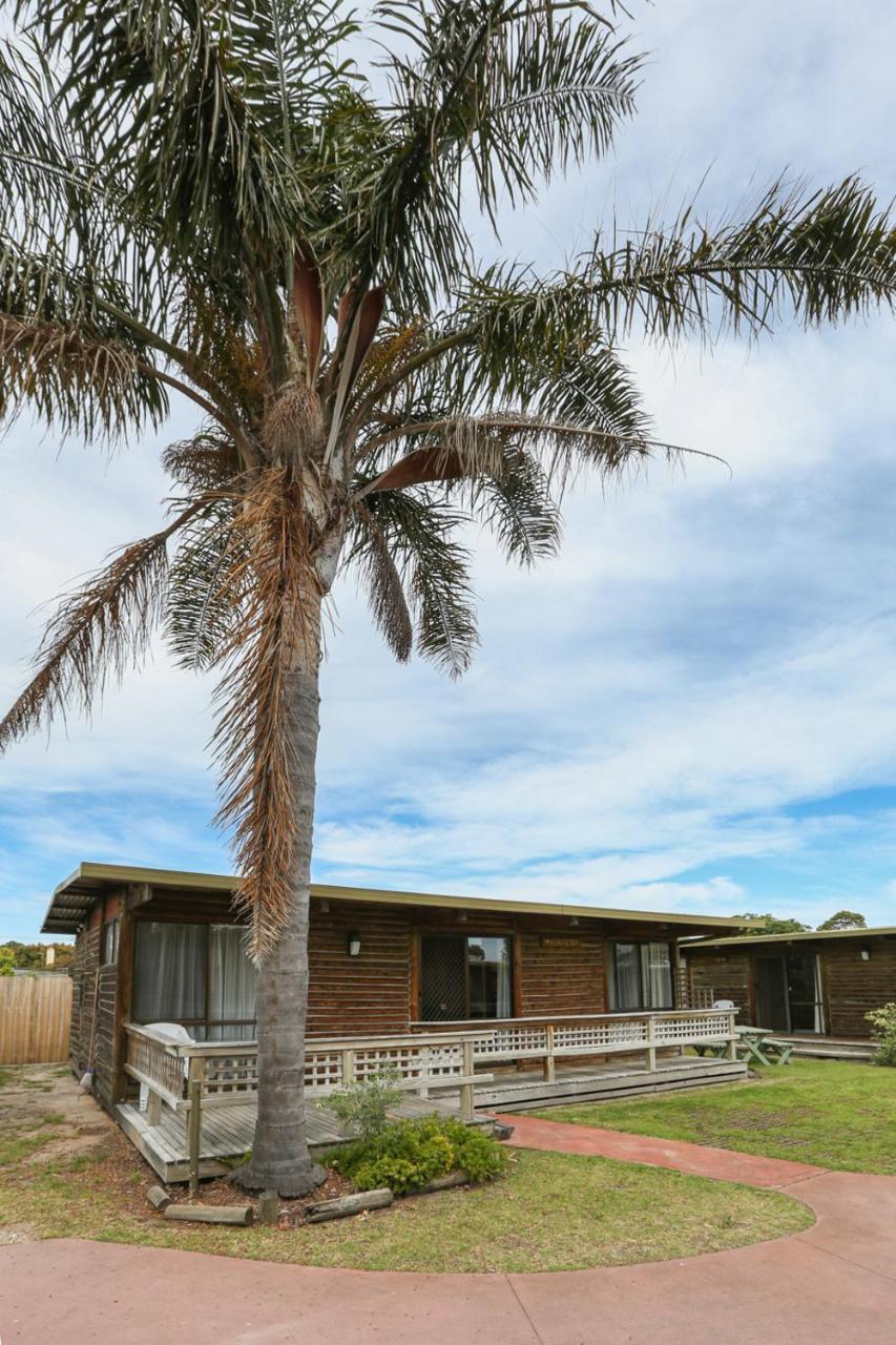 Lazy Acre Log Cabins Lakes Entrance Exterior foto