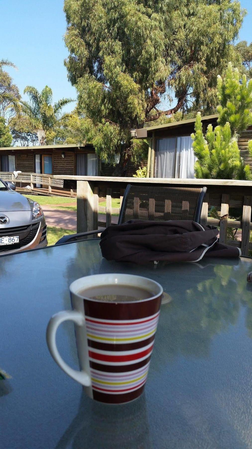 Lazy Acre Log Cabins Lakes Entrance Exterior foto
