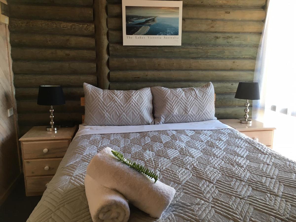Lazy Acre Log Cabins Lakes Entrance Exterior foto