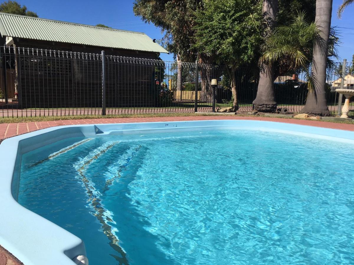 Lazy Acre Log Cabins Lakes Entrance Exterior foto