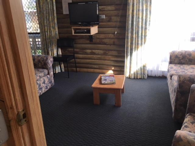 Lazy Acre Log Cabins Lakes Entrance Exterior foto