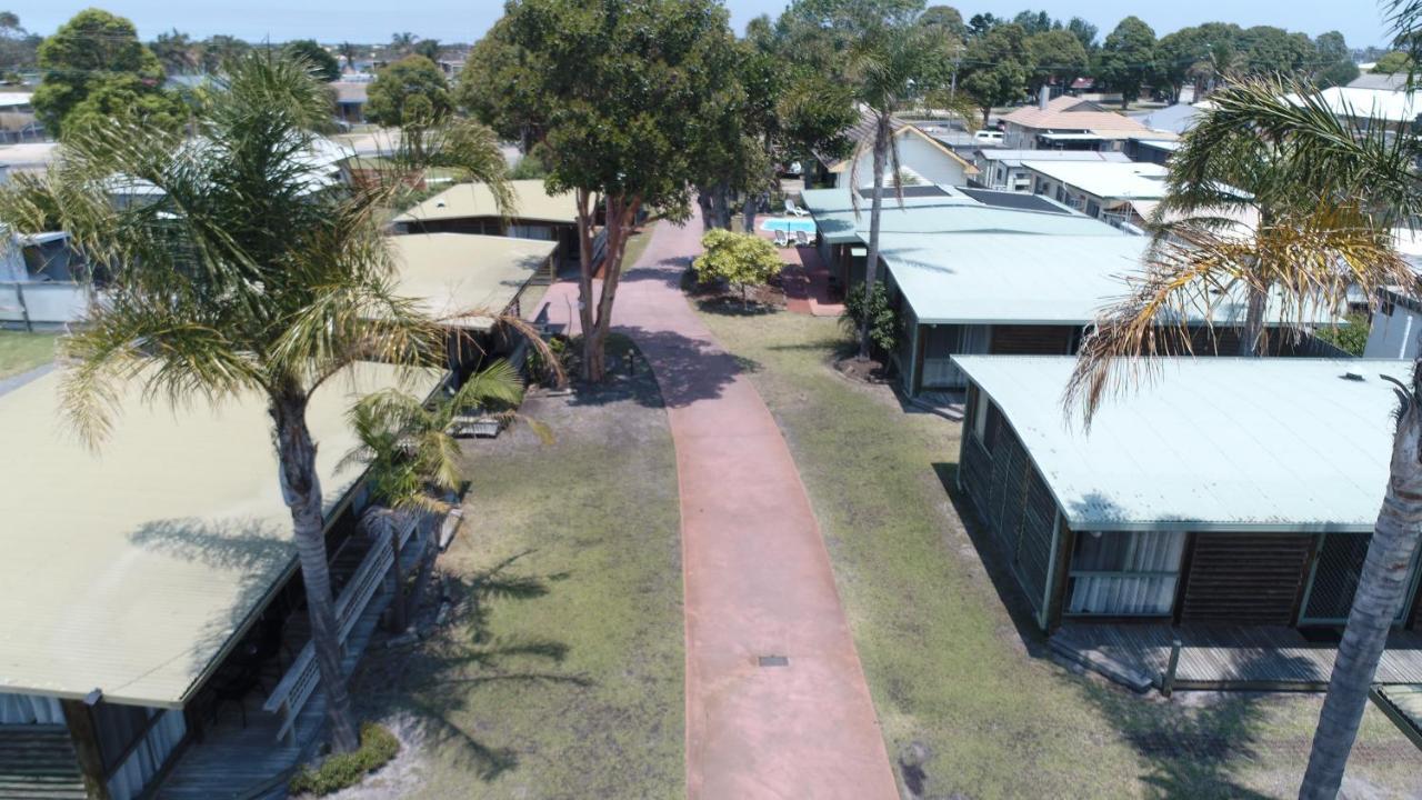 Lazy Acre Log Cabins Lakes Entrance Exterior foto